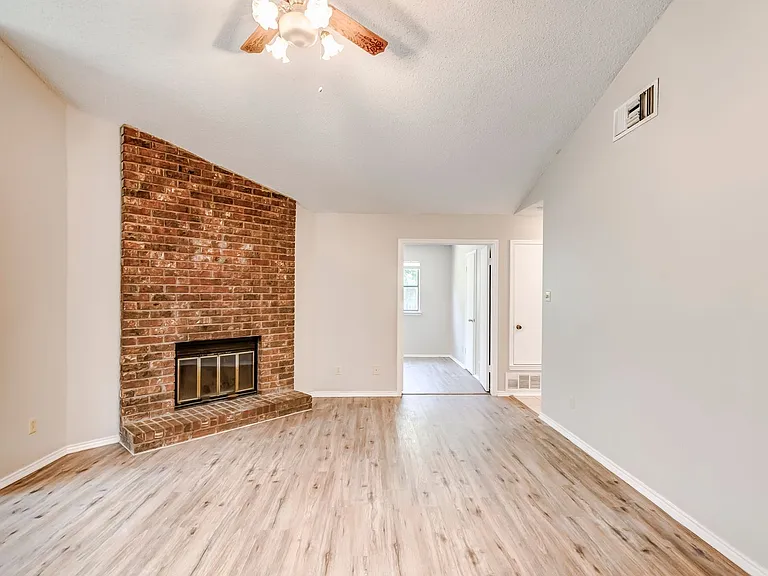 2015 Newton Dr — Photo 7