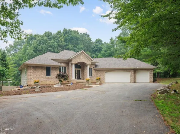 1268 Hidden View Dr, Lapeer, MI 48446