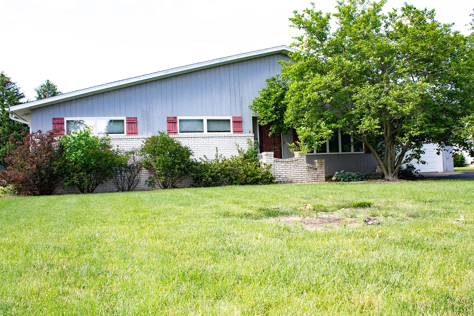 310 E Holley Dr photo 1