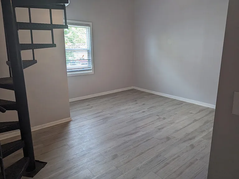 813 Harden St #7 — Photo 9