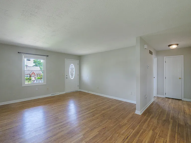 10 Rose Ave #2 — Photo 3
