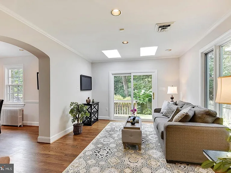 8222 Larry Pl — Photo 5