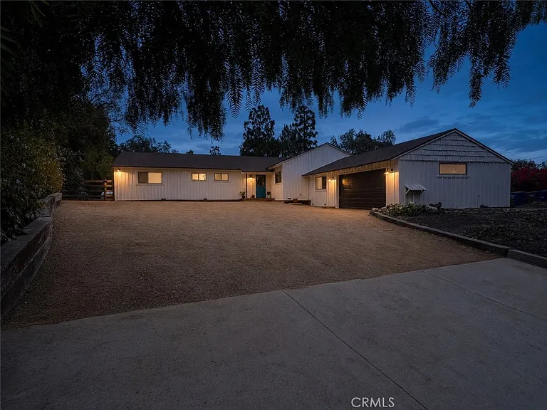 16 Cinnamon Ln — Photo 1