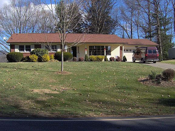 Front View before carport 