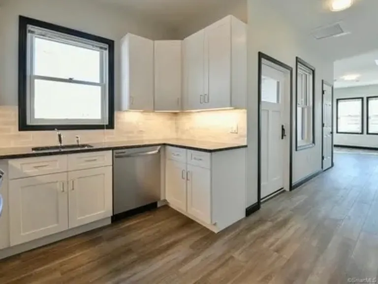 77 Whiting St #2B — Photo 2