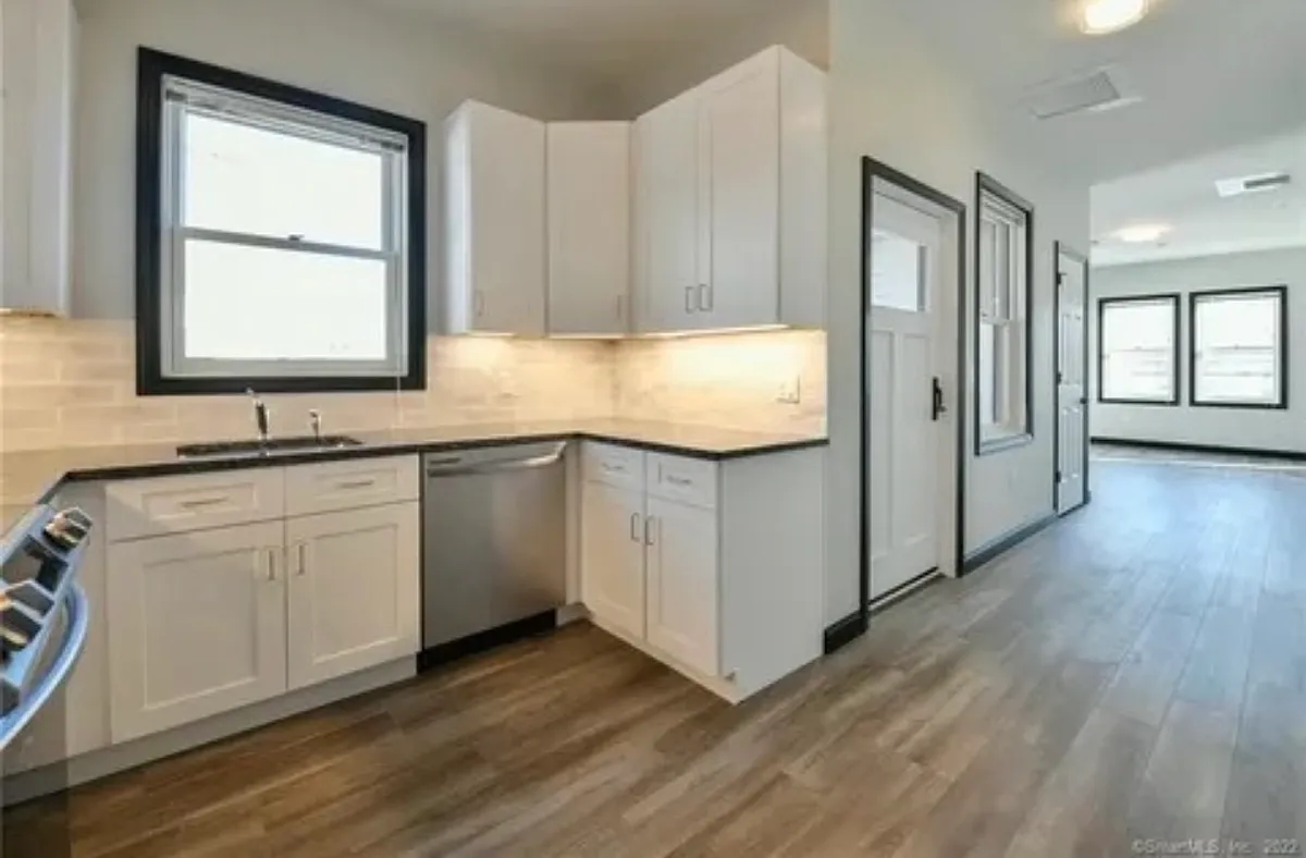 Building Photo - 77 Whiting St #2B