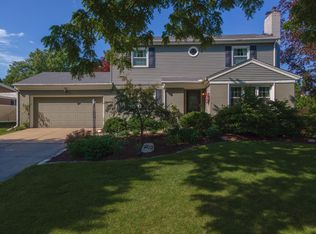 203 Orleans Dr, Bloomington, IL