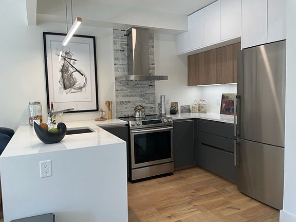 4th image of 85 Carlton Ave #2F