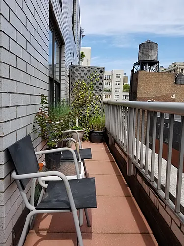 7 E 14th St Photo 1