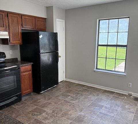 4th image of 1303 Ewing Creek Dr