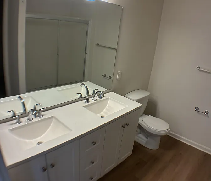Rear En Suite Bathroom