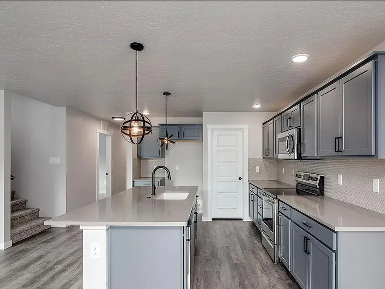 3890 N Dashwood Ave — Photo 2