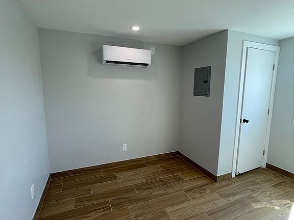 5th image of 14700 Hubbard St
