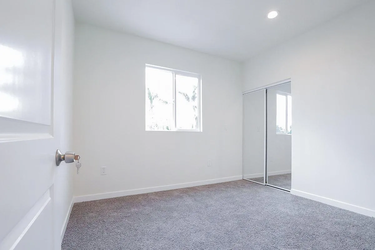 2820 2822 South Cloverdale Ave — Photo 4