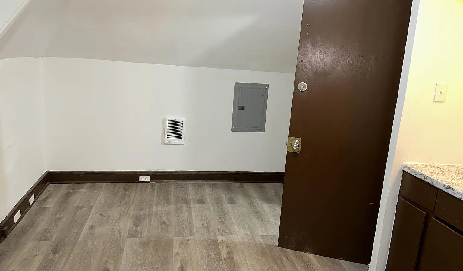 1 bed, $930 — Photo 4