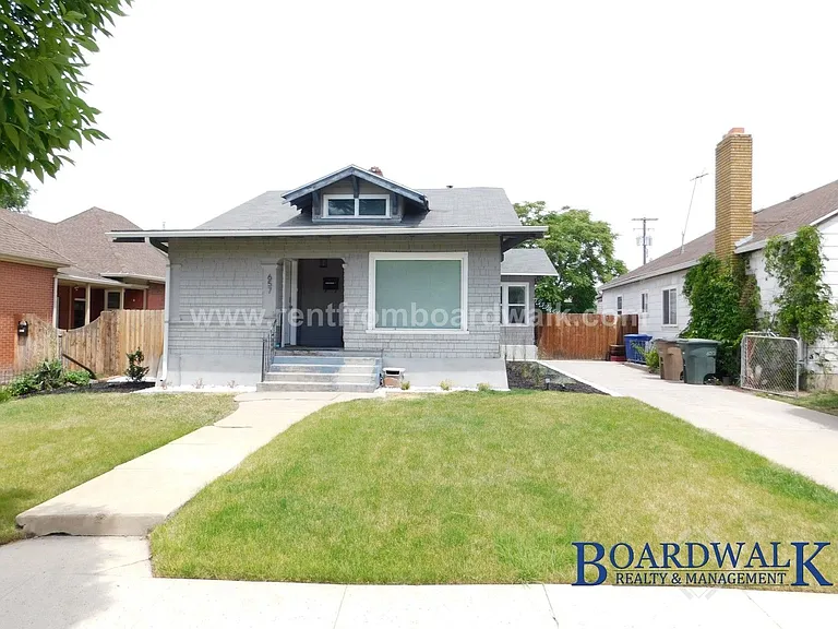 657 E Warnock Ave — Photo 1
