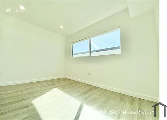 1570 Yosemite Dr #3A — Photo 9