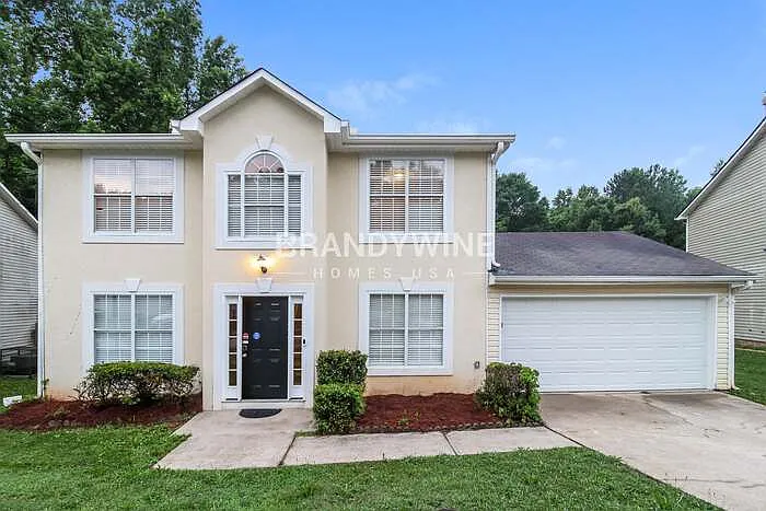 4 bed, 2.5 bath, 1832 sqft, $2,160 — Photo 2