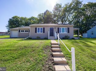 15 Circle Rd, Millersville, PA 17551