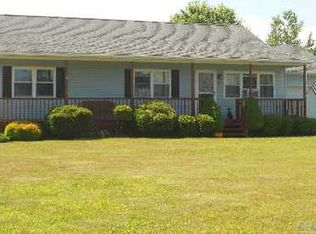 55 Creekside Dr, Middle Island, NY 11953