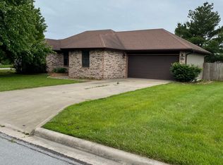 2627 N Wildberry Ct, Springfield, MO 65802