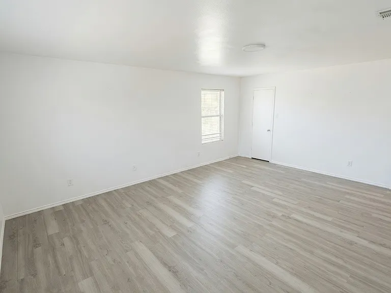 8440 Shallow Creek Dr — Photo 8