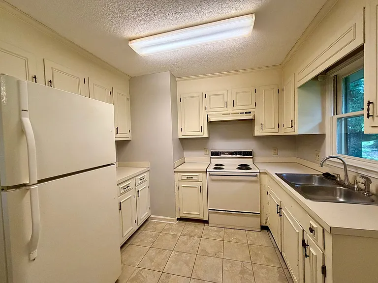 70 Frost Wood Ct — Photo 4