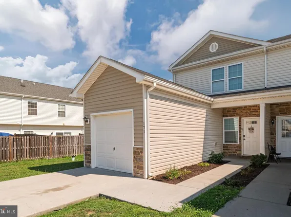 171 Continental Dr, Bunker Hill, WV 25413
