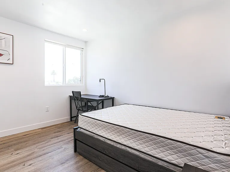 1534 W 35th St — Photo 34