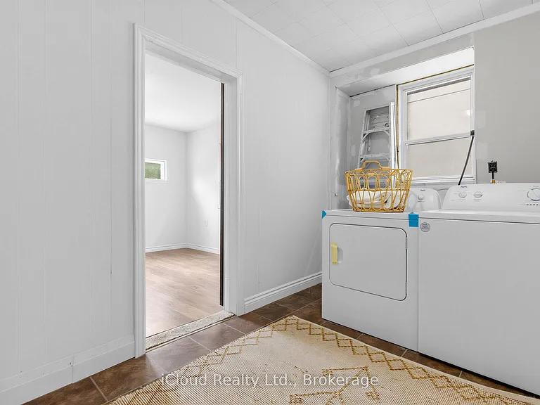 1303 Woodbine Ave — Photo 24
