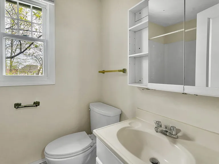 Savin Court Apartments — Photo 41