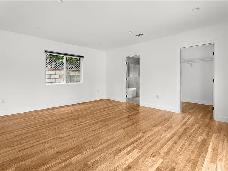 12035 Clover Ave — Photo 12