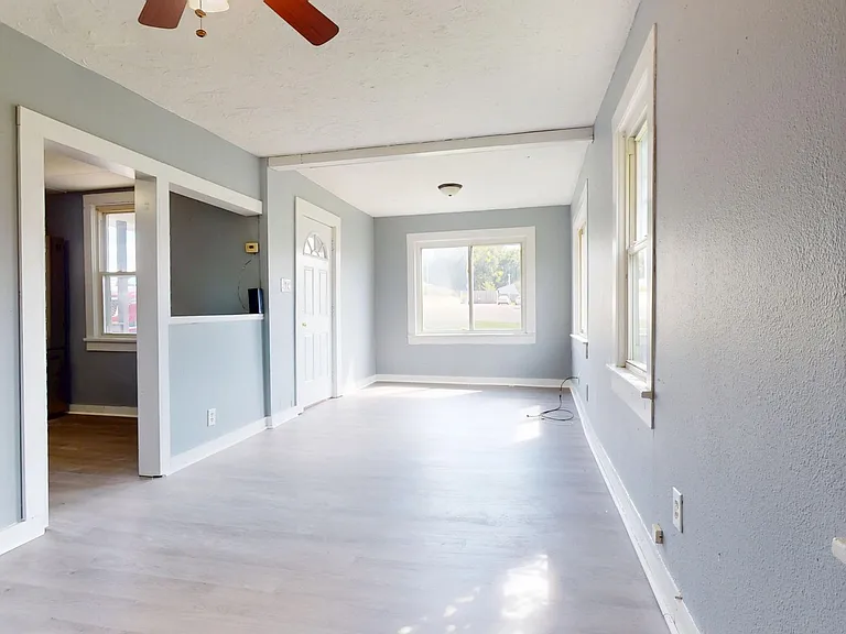 27 E Cook Rd — Photo 2