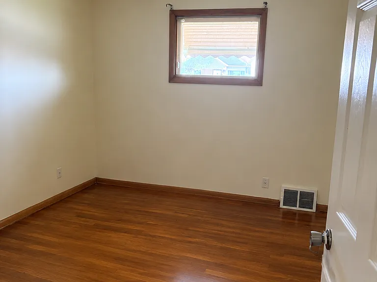 19817 Stockton Ave — Photo 3