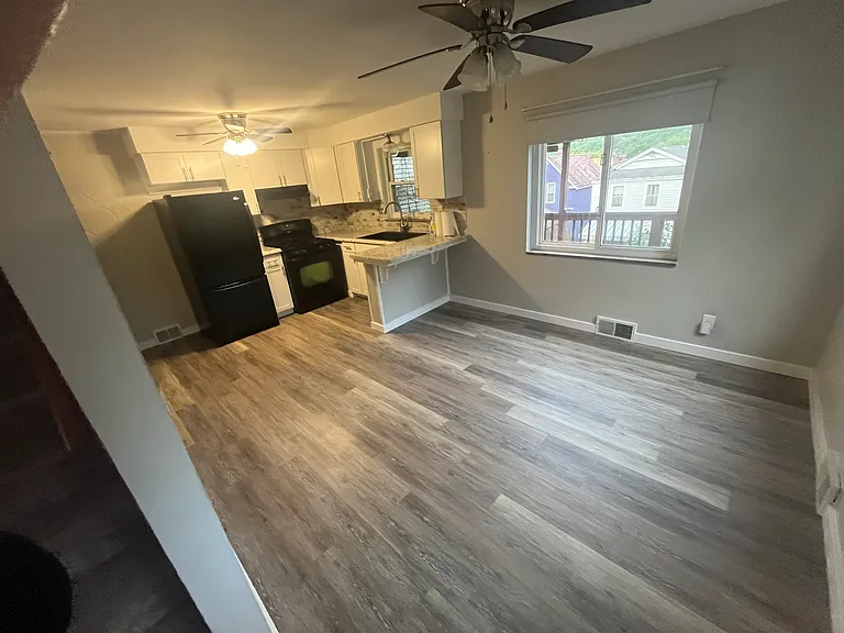 449 Duss Ave — Photo 1