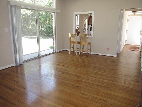 3rd image of 3800 Forest Glen Dr