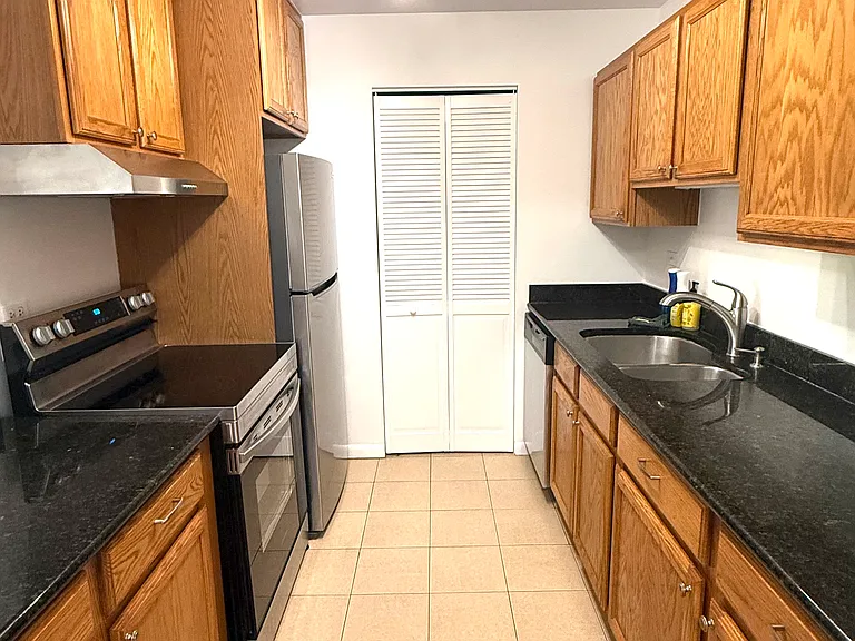 840 N Lakeside Dr #3B — Photo 3