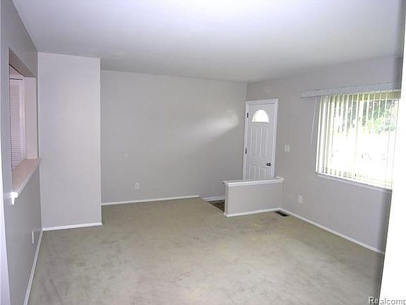 5th image of 8258 Independence Dr