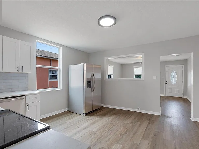 2406 E Clark St — Photo 21