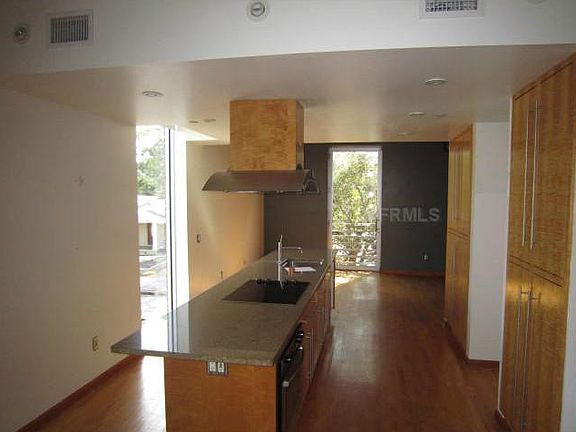 4th image of 2215 Hillcrest St