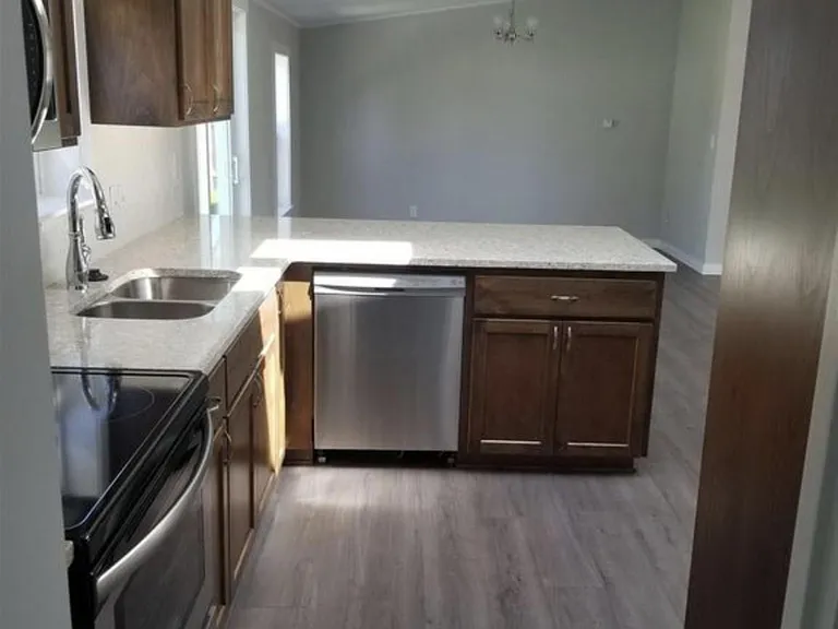 1020 Linden St — Photo 5