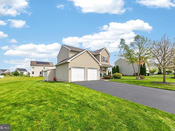 3rd image of 35 Westbury Dr