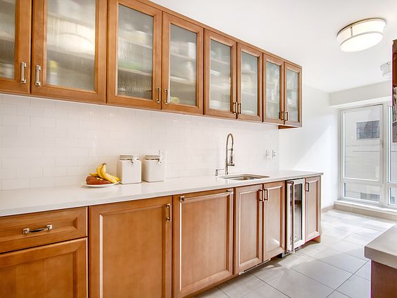 4th image of 205 E 85th St APT 10L