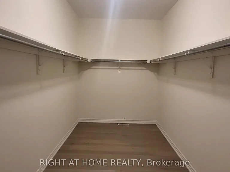 79 Eastman Dr N — Photo 11
