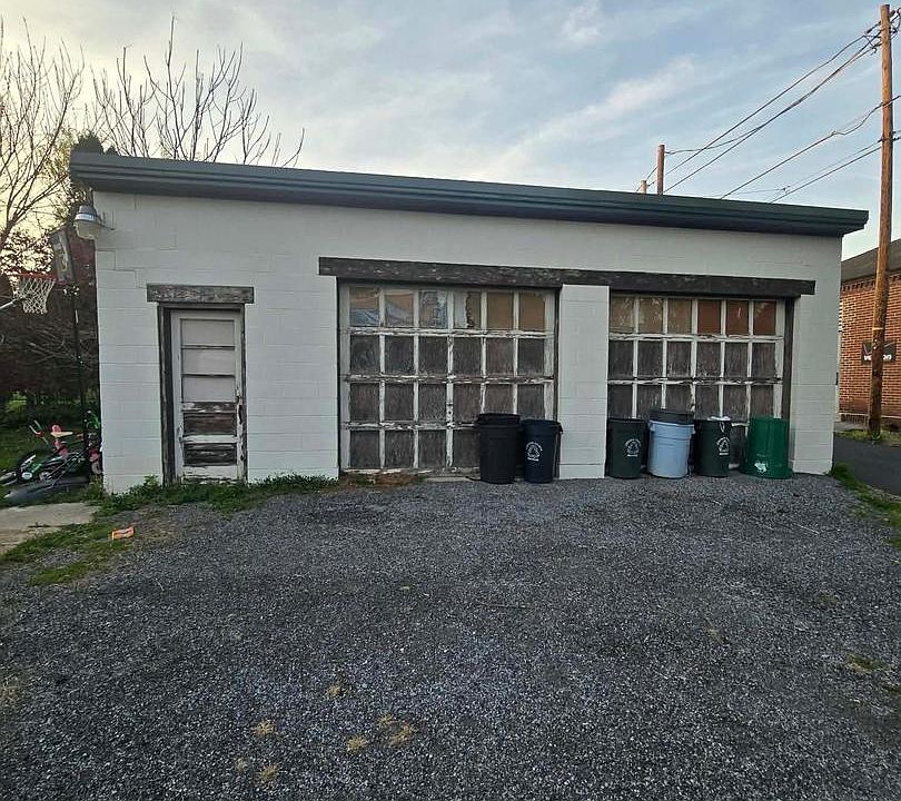 2nd image of 36 N Railroad St