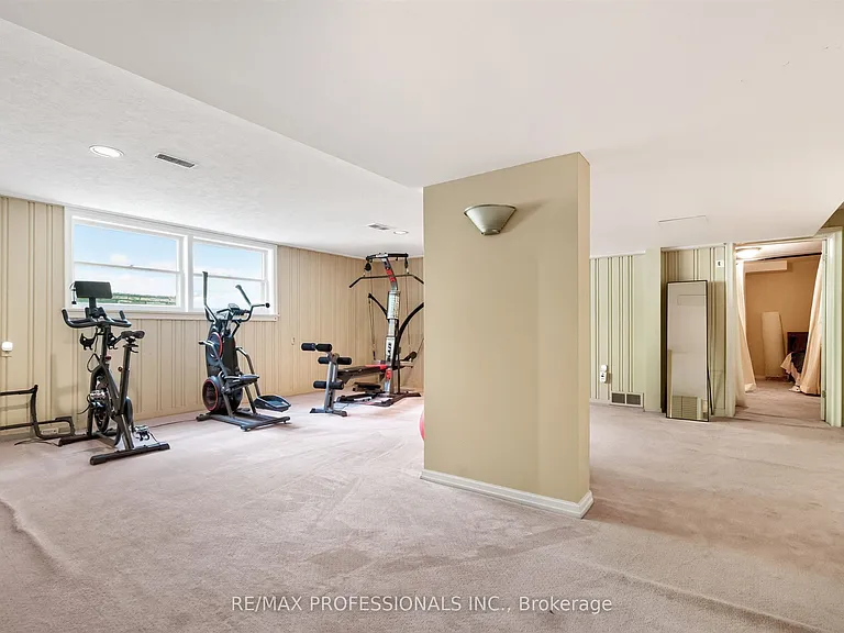 89 Valecrest Dr — Photo 22