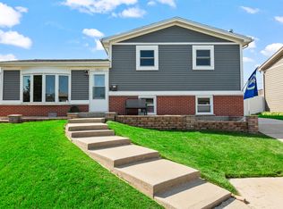 5823 Stuart Ln, Oak Forest, IL 60452