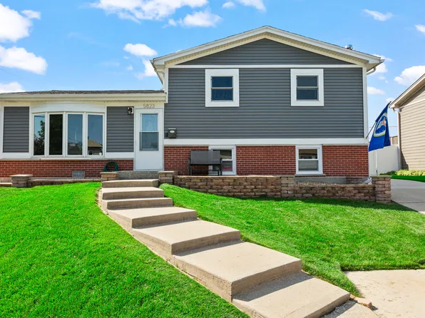 5823 Stuart Ln, Oak Forest, IL 60452