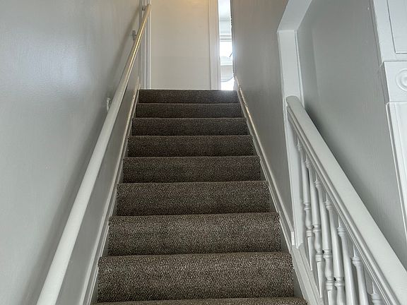 Stairs entrance up to apartment