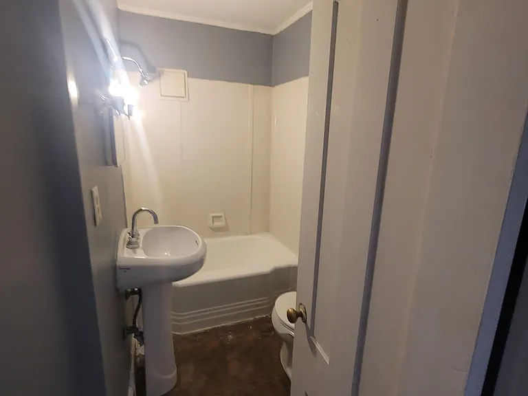164 Allen St #3 — Photo 4